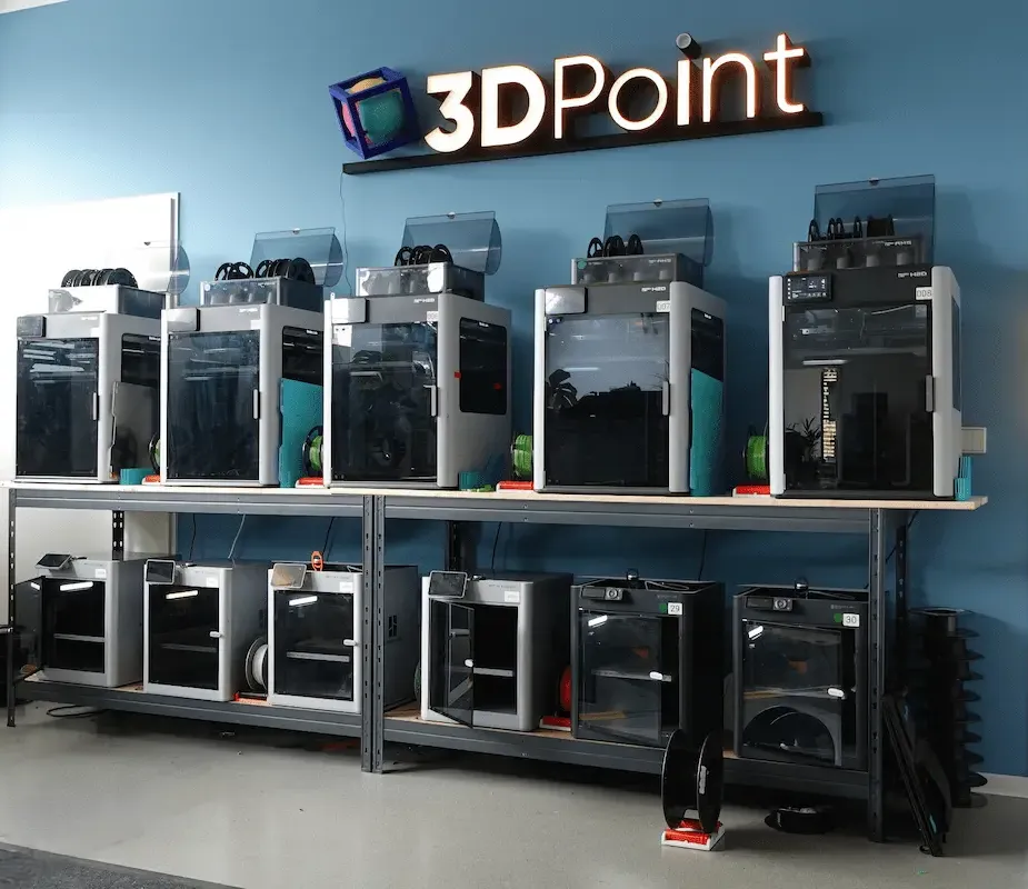 Druckerfarm bei 3D-Point — Bambu Lab Drucker im Produktionsbetrieb